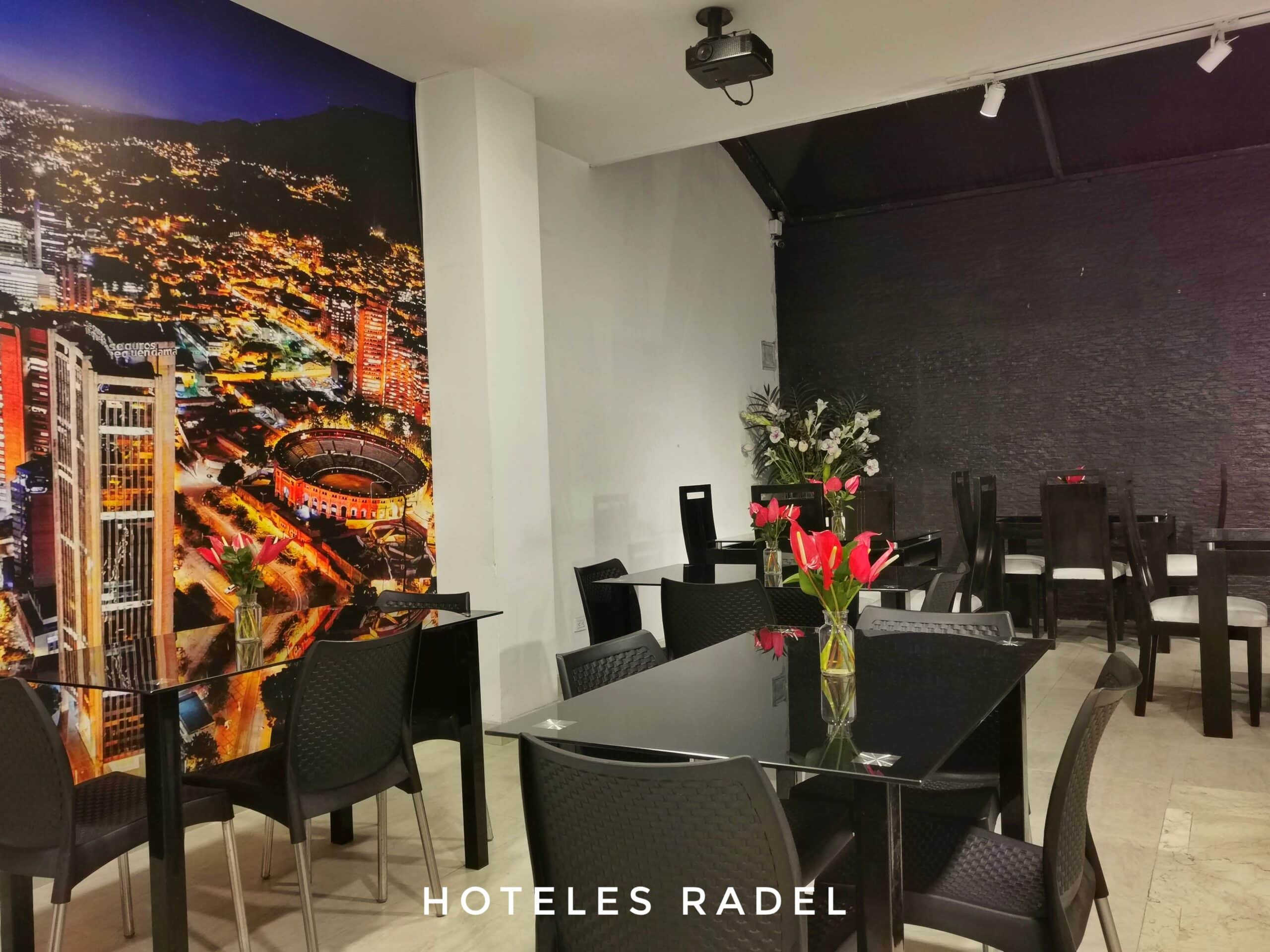 Zona de comedor del Hotel Radel Superior en Bogotá